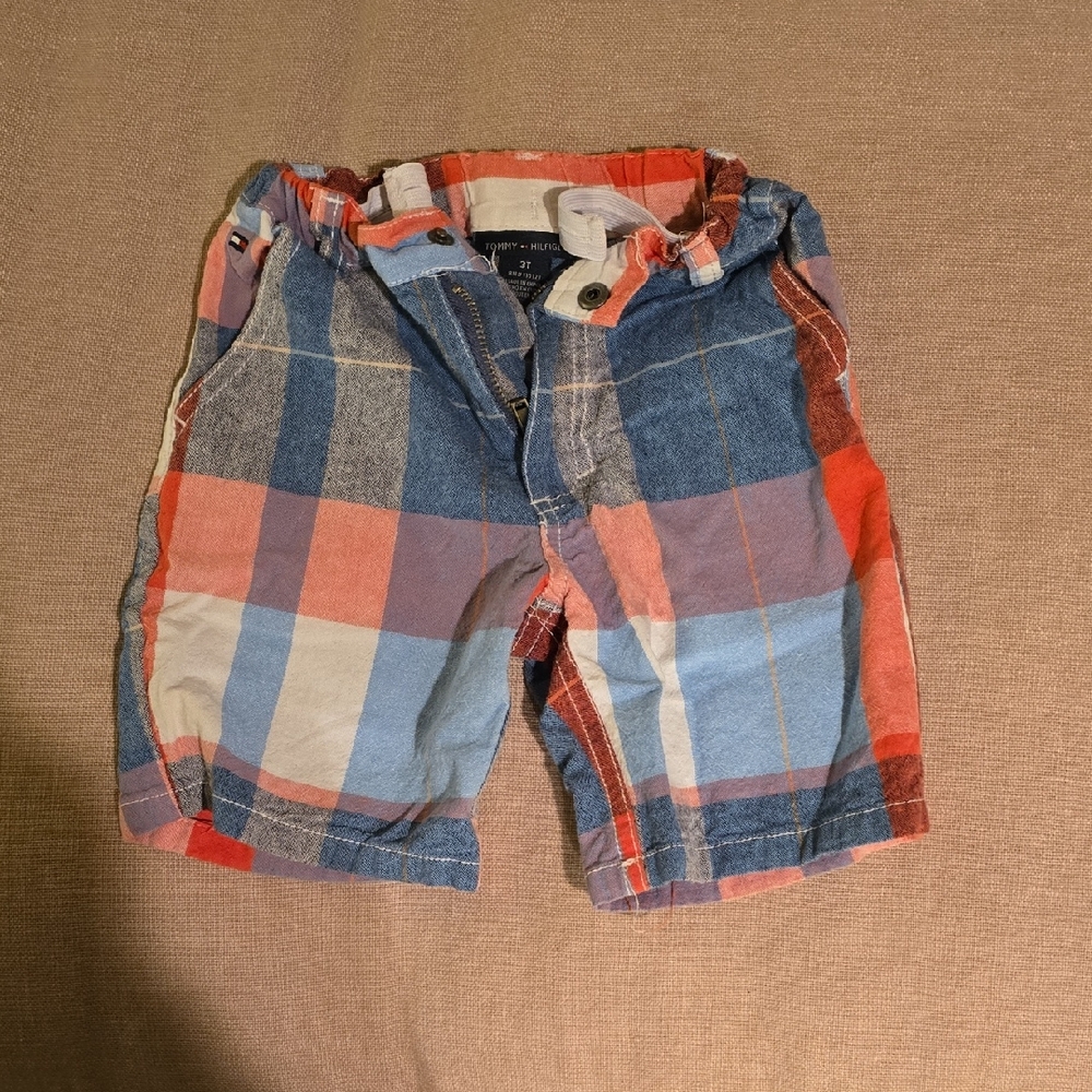 Tommy Hilfiger Plaid Flat-Front Shorts - Blue & Red
